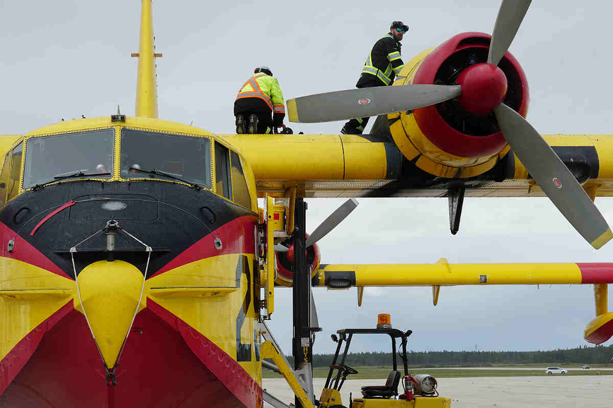 Canadian super scooper plane